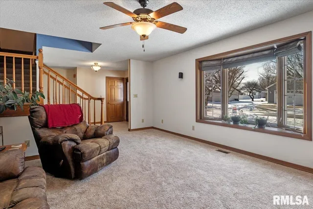 $339,900 | 109 Lippold Street, Farmersville, IL 62533