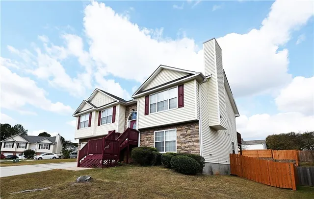 a view of a car park in front of house