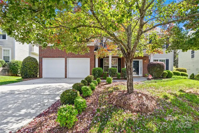 a view of a yard in front of a house