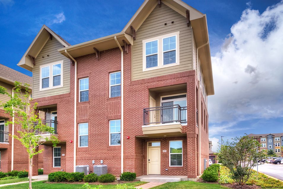 668 East Algonquin Road, Unit 6102 Schaumburg, IL 60173 - Photo 1 of 27
