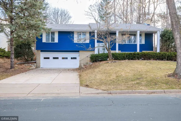 $420,000 | 1397 Parkwood Drive, Woodbury, MN 55125