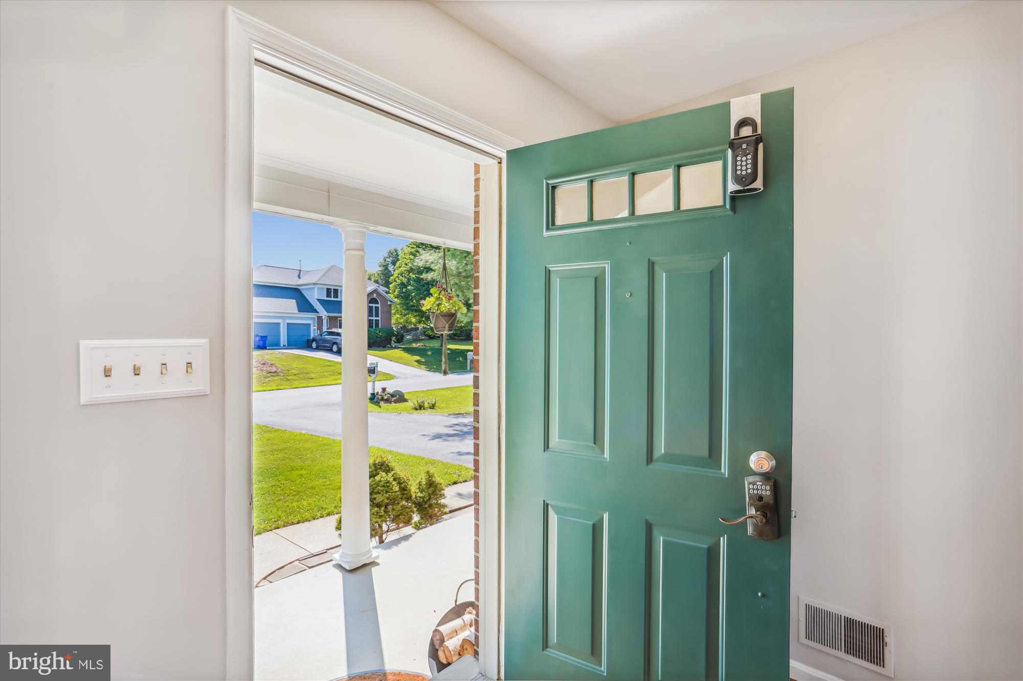 4652 Newington Road Jefferson, MD 21755 - Photo 4 of 61 Gallery Image 4