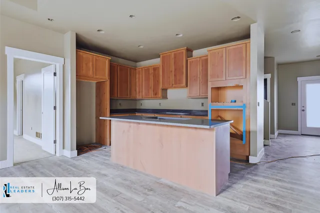 $689,900 | 1651 Pinyon Parkway, Casper, WY 82609