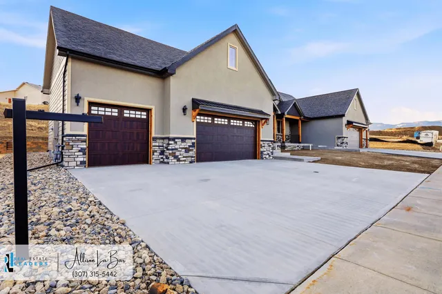 $689,900 | 1651 Pinyon Parkway, Casper, WY 82609