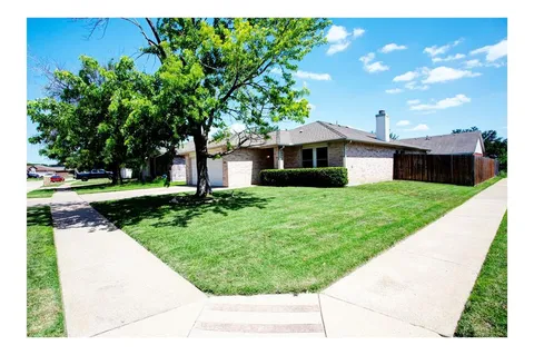 $289,000 | 5617 Wiltshire Drive, Fort Worth, TX 76135