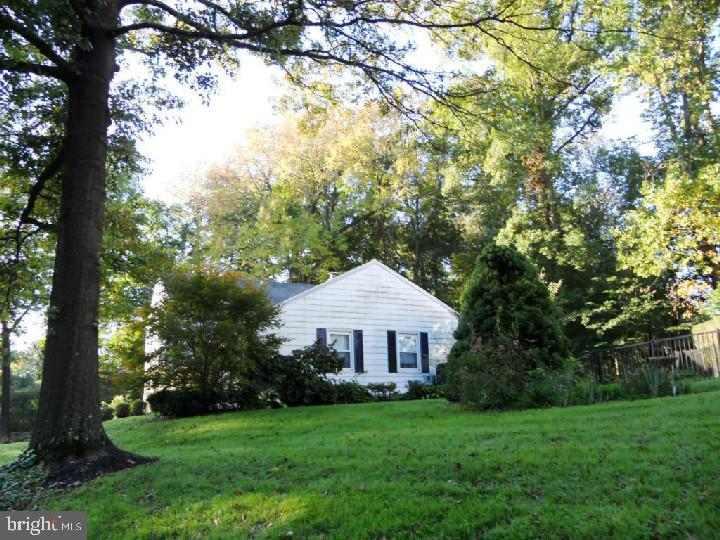 628 West Rolling Road Springfield, PA 19064 - Photo 2 of 17 Exterior Side