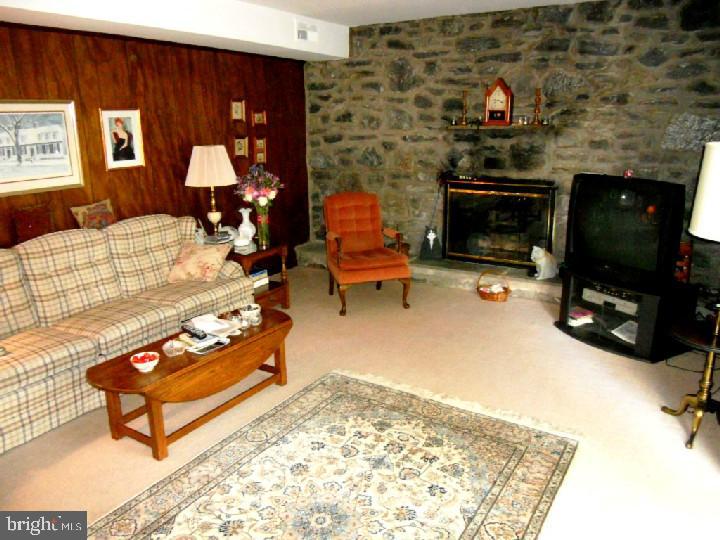 628 West Rolling Road Springfield, PA 19064 - Photo 12 of 17 Family Room