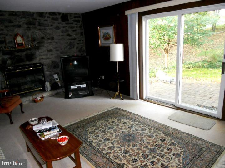 628 West Rolling Road Springfield, PA 19064 - Photo 13 of 17 Family Room