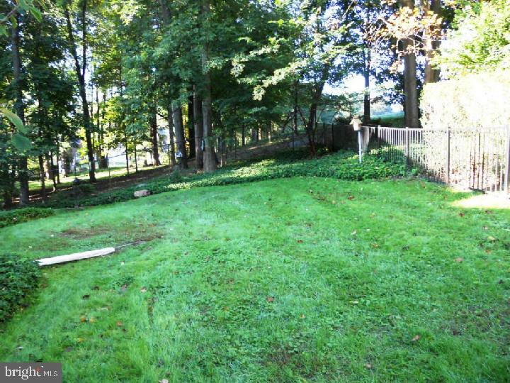 628 West Rolling Road Springfield, PA 19064 - Photo 3 of 17 Exterior Back