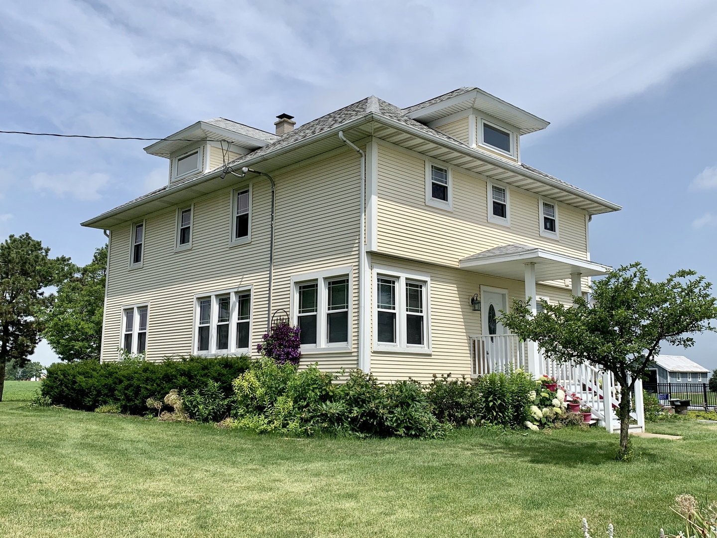 18140 West Breen Road Elwood, IL 60421 - Photo 1 of 53 a front view of a house with a yard