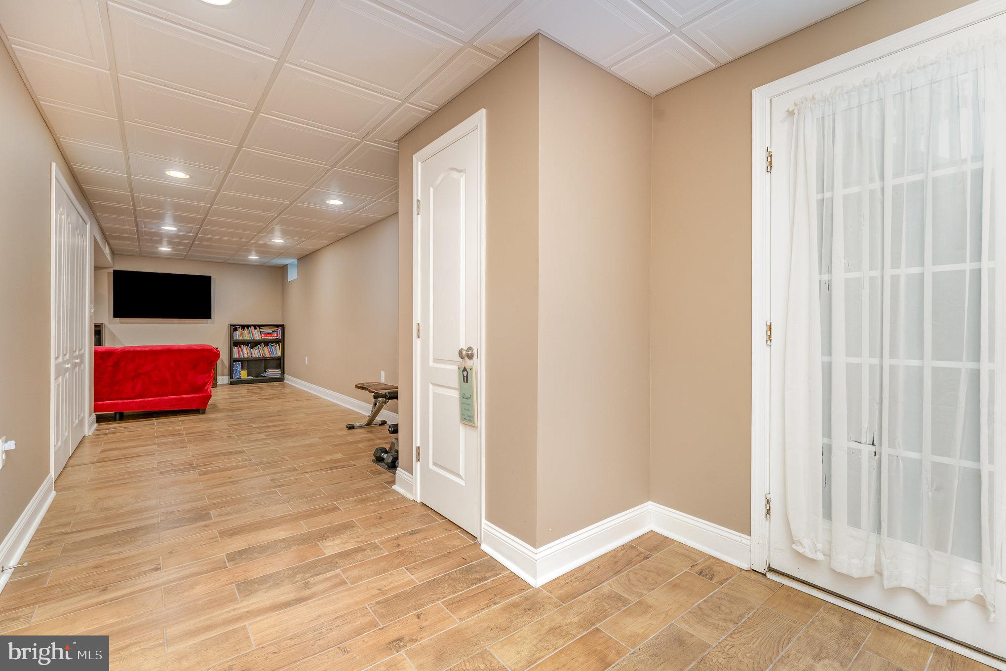 6139 Schooner Circle King George, VA 22485 - Photo 23 of 29 a view of a hallway with bathroom and a tub