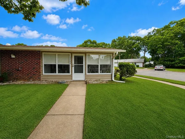 $299,000 | 258 Newcastle Court, Unit F, Ridge, NY 11961