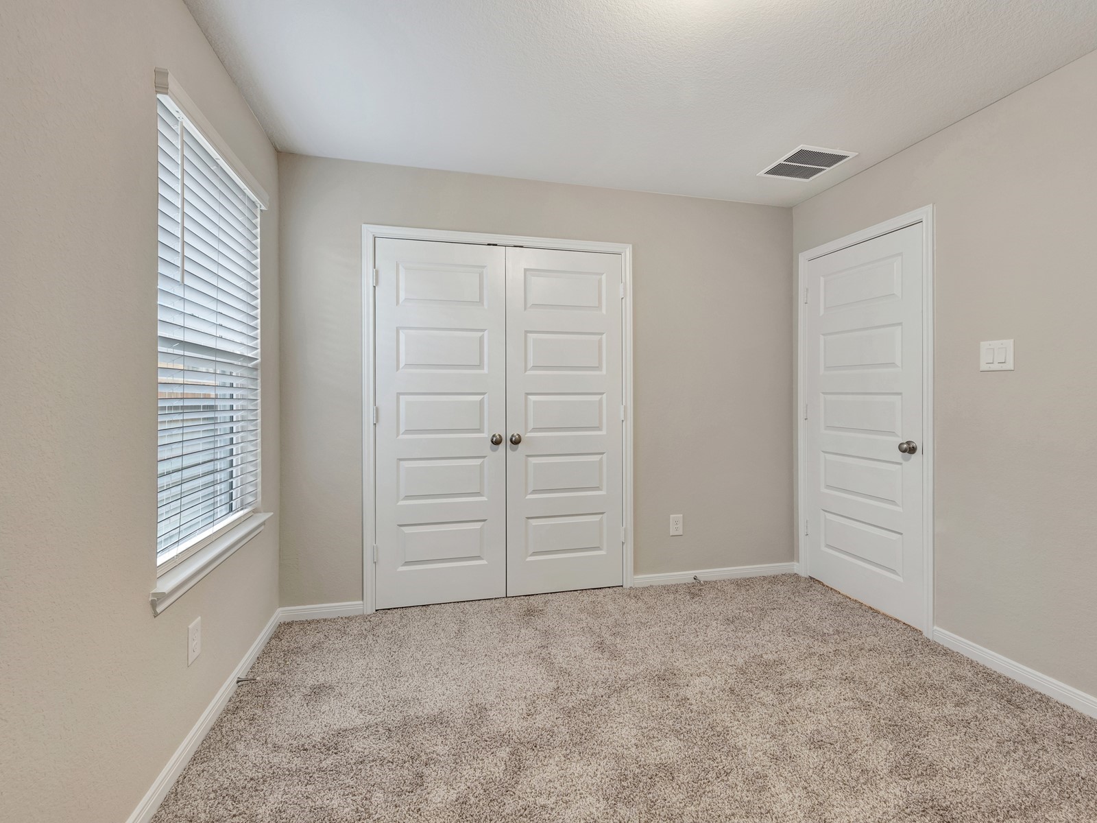 388 Sunrise Rnch Drive Montgomery, TX 77316 - Photo 14 of 27 Photo is not of the actual home, but is an inspirational photo of builder’s model home and may depict options, furnishings, and/or decorator features that are not included