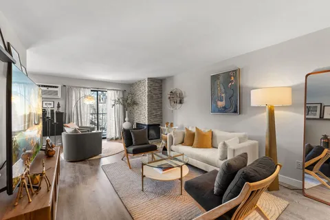 $225,000 | 1400 Dakota Avenue South, Unit 210, St. Louis Park, MN 55416