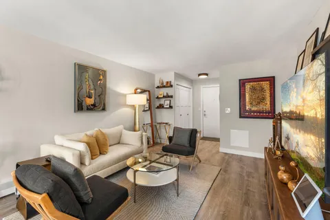 $215,000 | 1400 Dakota Avenue South, Unit 210, St. Louis Park, MN 55416