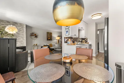 $225,000 | 1400 Dakota Avenue South, Unit 210, St. Louis Park, MN 55416