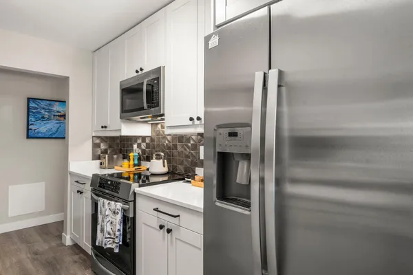 $225,000 | 1400 Dakota Avenue South, Unit 210, St. Louis Park, MN 55416