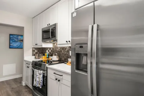 $215,000 | 1400 Dakota Avenue South, Unit 210, St. Louis Park, MN 55416