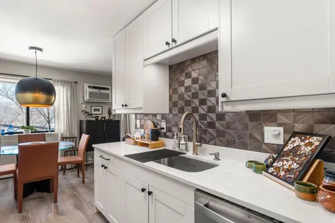 $215,000 | 1400 Dakota Avenue South, Unit 210, St. Louis Park, MN 55416