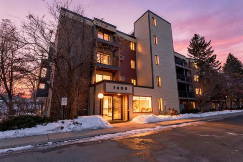 $215,000 | 1400 Dakota Avenue South, Unit 210, St. Louis Park, MN 55416