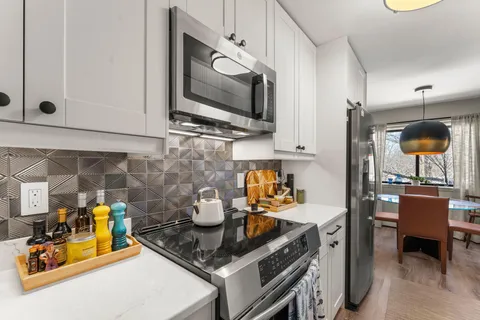$215,000 | 1400 Dakota Avenue South, Unit 210, St. Louis Park, MN 55416