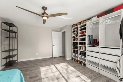 $225,000 | 1400 Dakota Avenue South, Unit 210, St. Louis Park, MN 55416