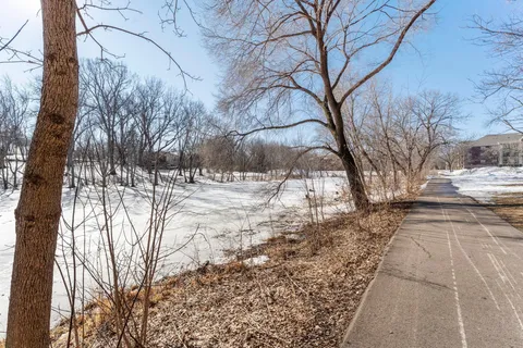 $215,000 | 1400 Dakota Avenue South, Unit 210, St. Louis Park, MN 55416