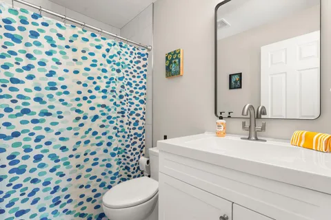 $215,000 | 1400 Dakota Avenue South, Unit 210, St. Louis Park, MN 55416