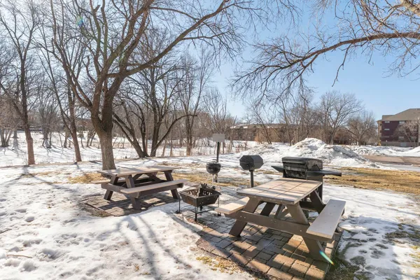 $225,000 | 1400 Dakota Avenue South, Unit 210, St. Louis Park, MN 55416