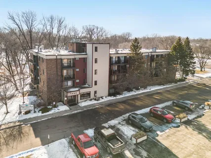 $225,000 | 1400 Dakota Avenue South, Unit 210, St. Louis Park, MN 55416