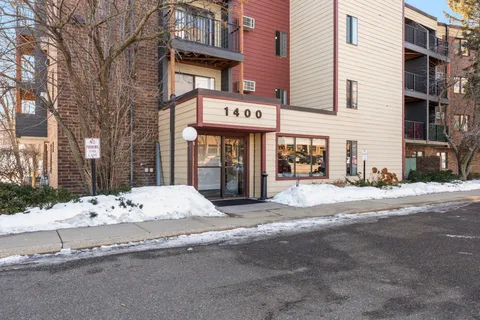 $215,000 | 1400 Dakota Avenue South, Unit 210, St. Louis Park, MN 55416