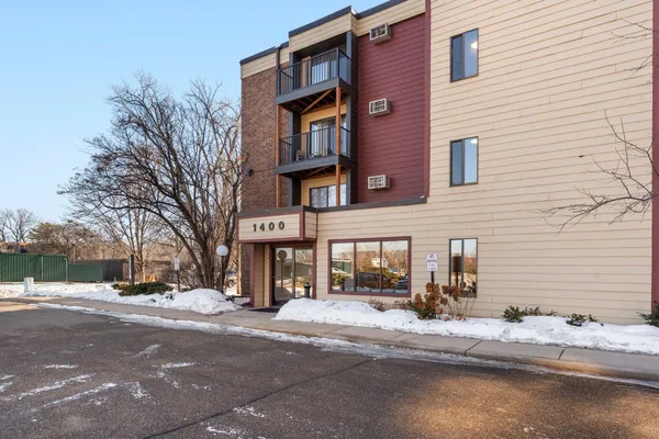 $225,000 | 1400 Dakota Avenue South, Unit 210, St. Louis Park, MN 55416