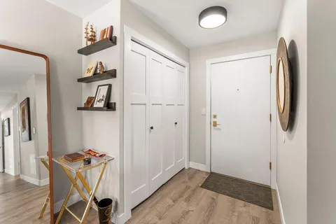 $225,000 | 1400 Dakota Avenue South, Unit 210, St. Louis Park, MN 55416