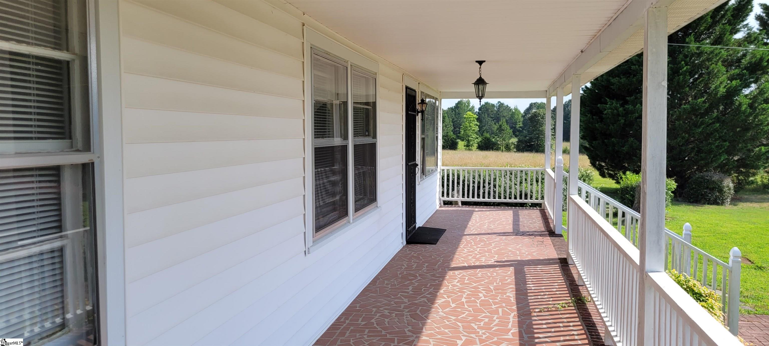 358 Pitts Road Laurens, SC 29360 - Photo 3 of 21