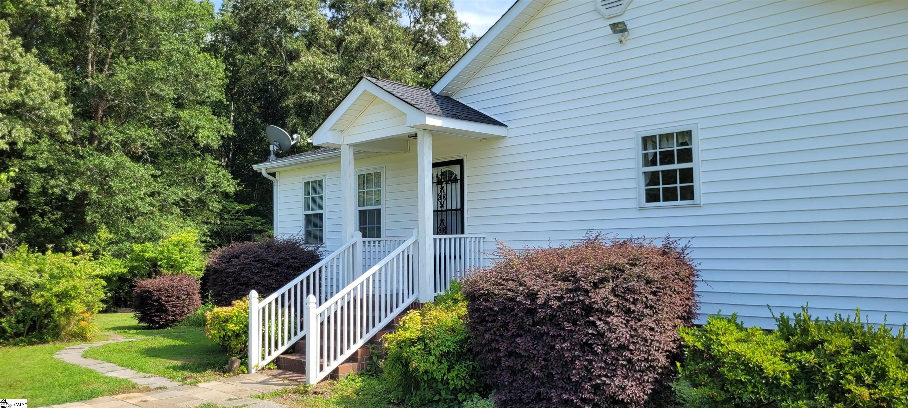 358 Pitts Road Laurens, SC 29360 - Photo 4 of 21
