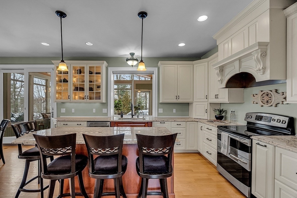 9 Faulkner Road Shrewsbury, MA 01545 - Photo 8 of 42 Gallery Image 8