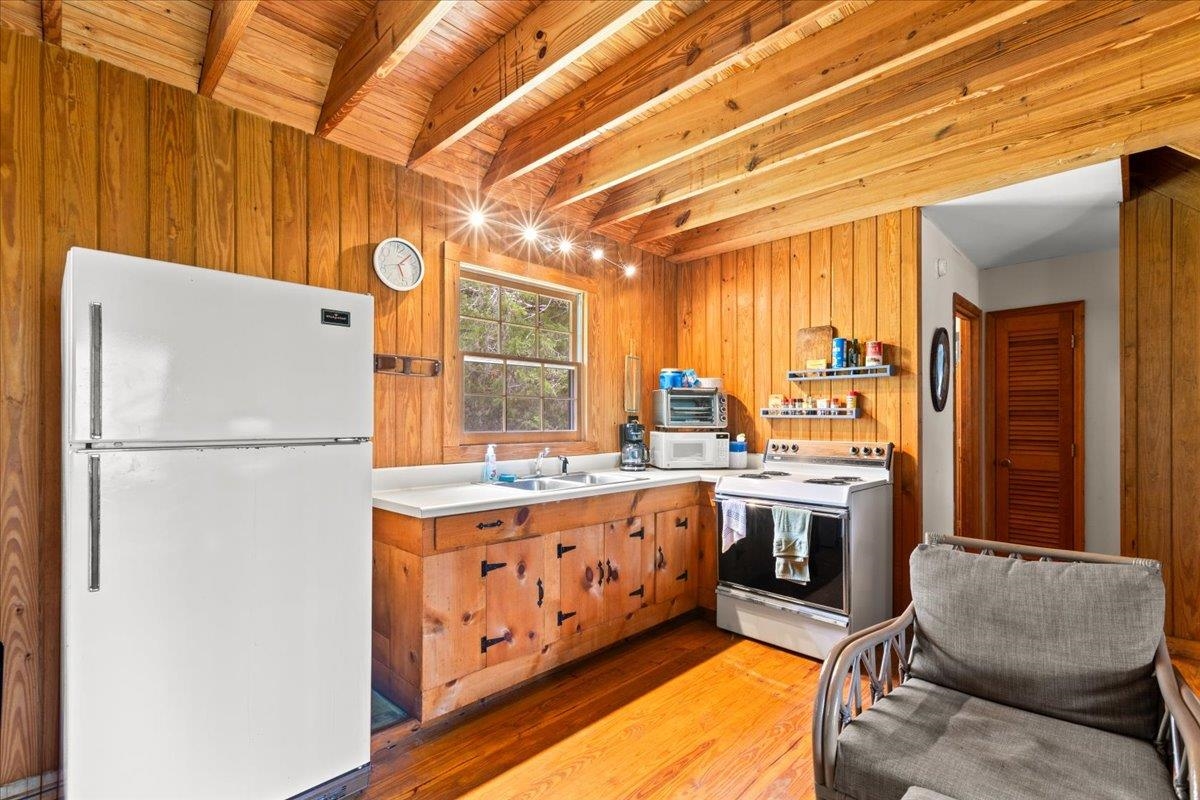 837 Northeast Raspberry Way Pinetta, FL 32350 - Photo 10 of 45