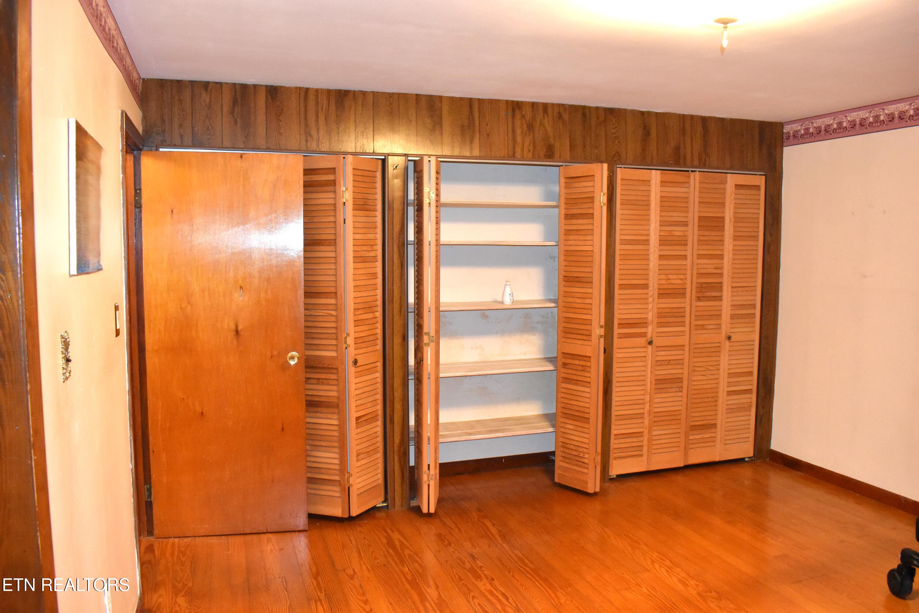 405 South 37th Street Middlesboro, KY 40965 - Photo 11 of 17 DSC_0010