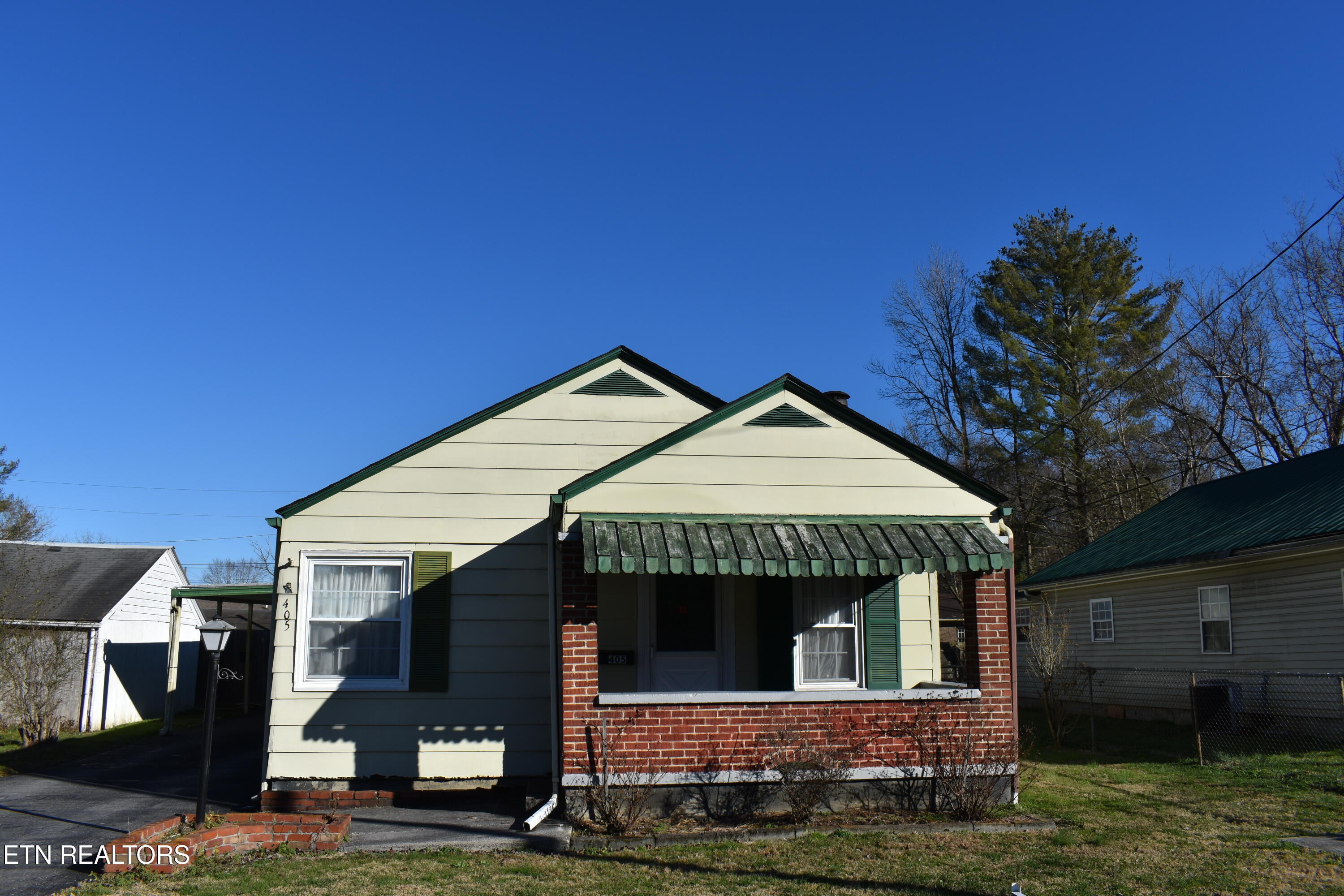 405 South 37th Street Middlesboro, KY 40965 - Photo 4 of 17 DSC_0004