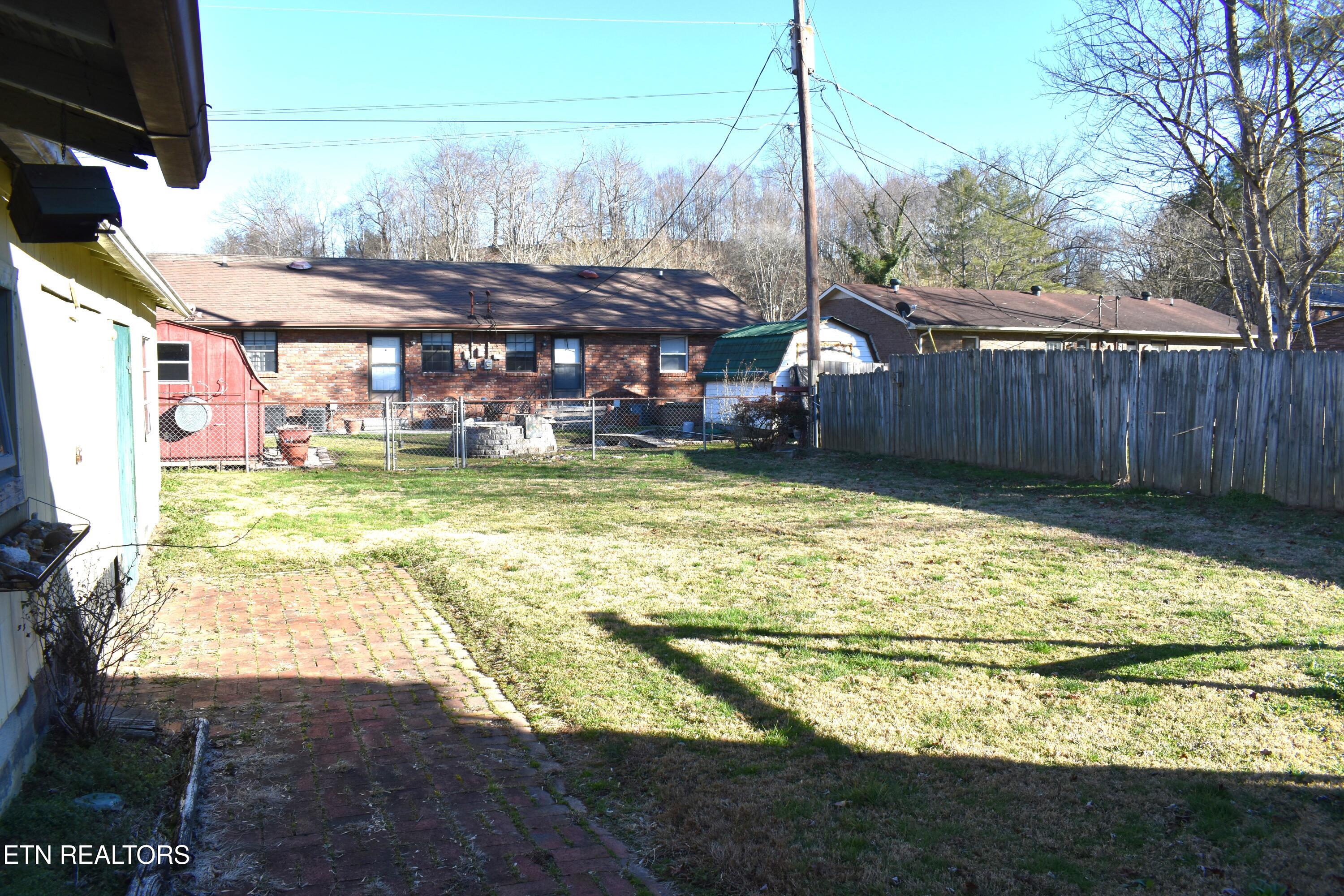 405 South 37th Street Middlesboro, KY 40965 - Photo 6 of 17 DSC_0006