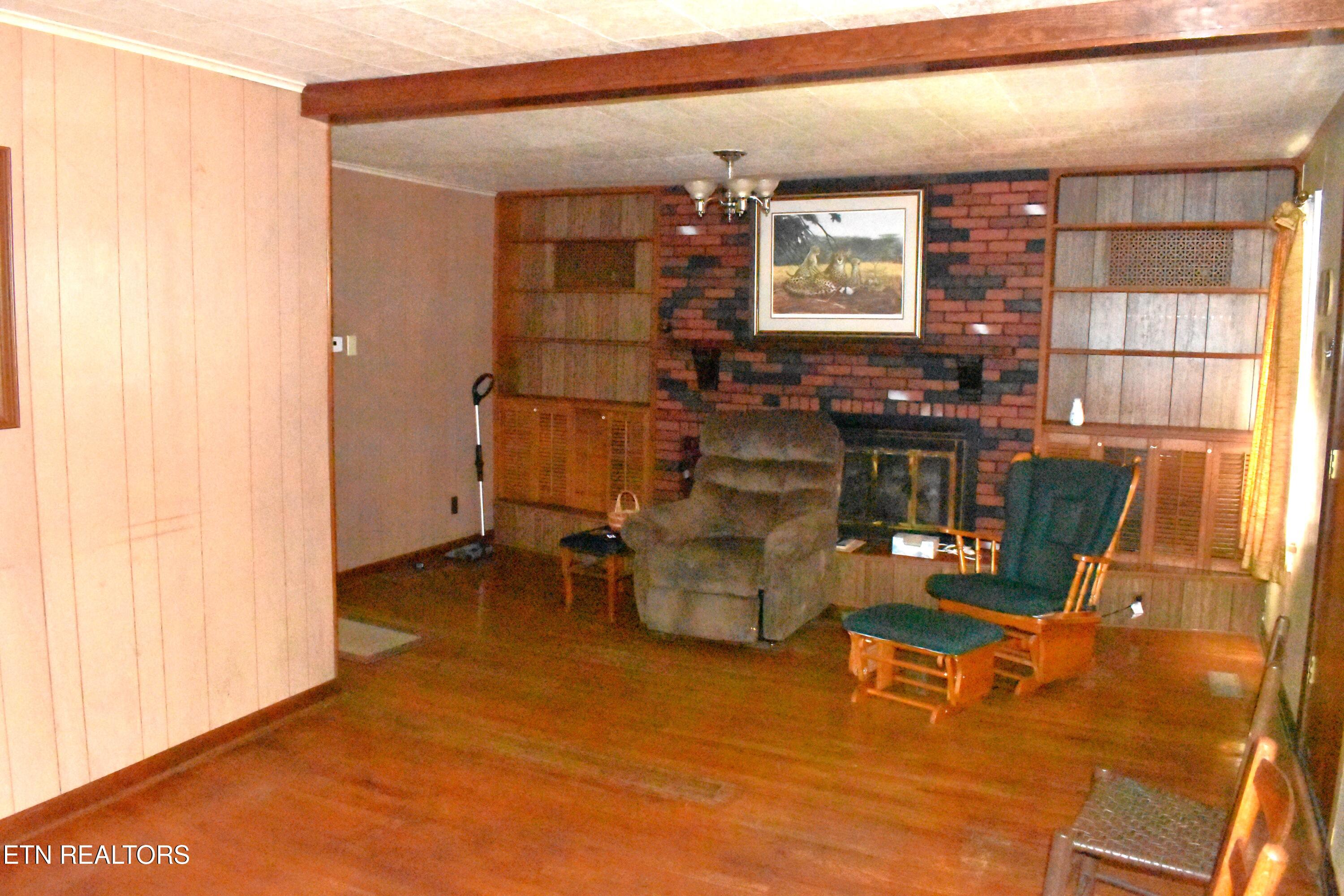 405 South 37th Street Middlesboro, KY 40965 - Photo 9 of 17 DSC_0016