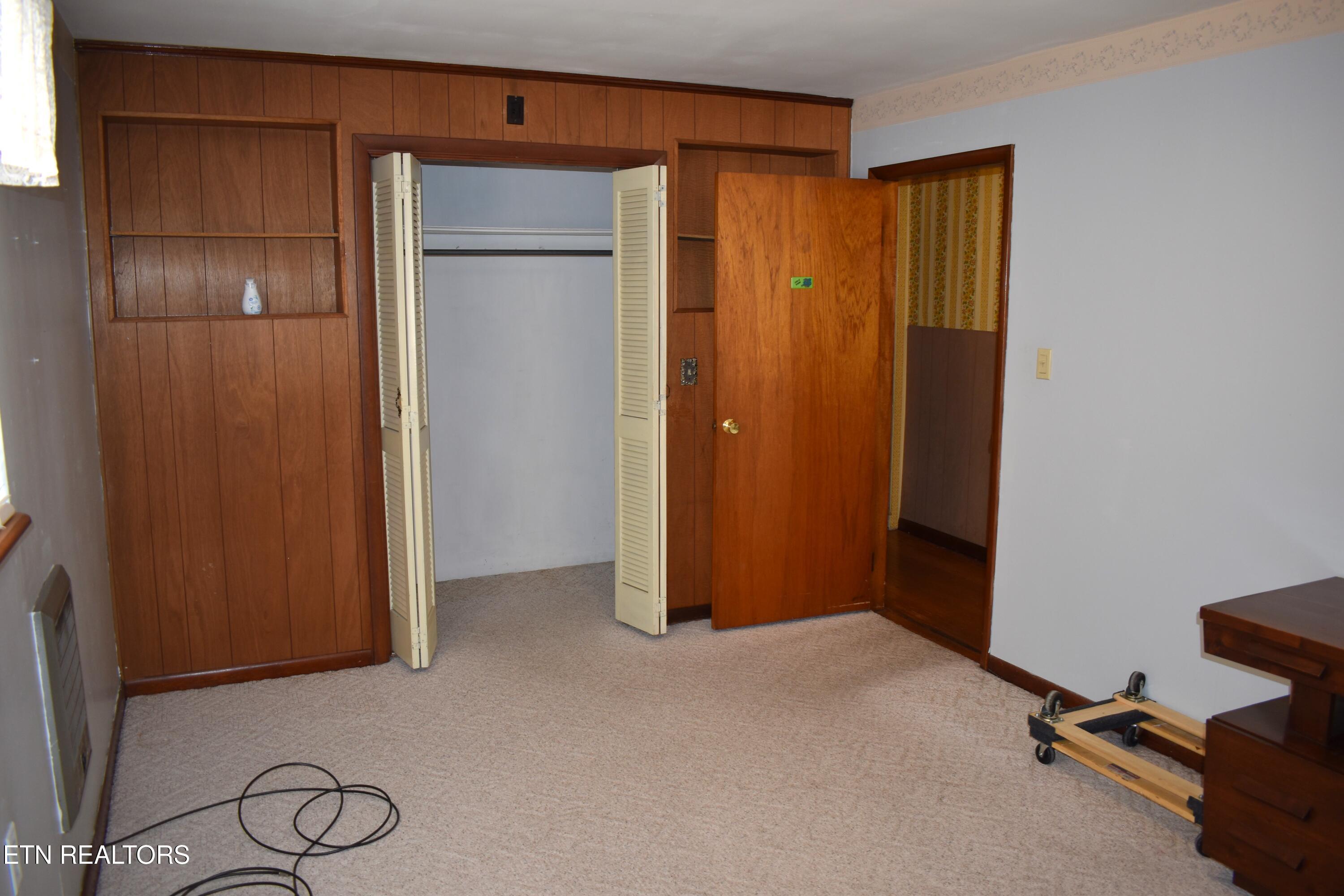 405 South 37th Street Middlesboro, KY 40965 - Photo 10 of 17 DSC_0009