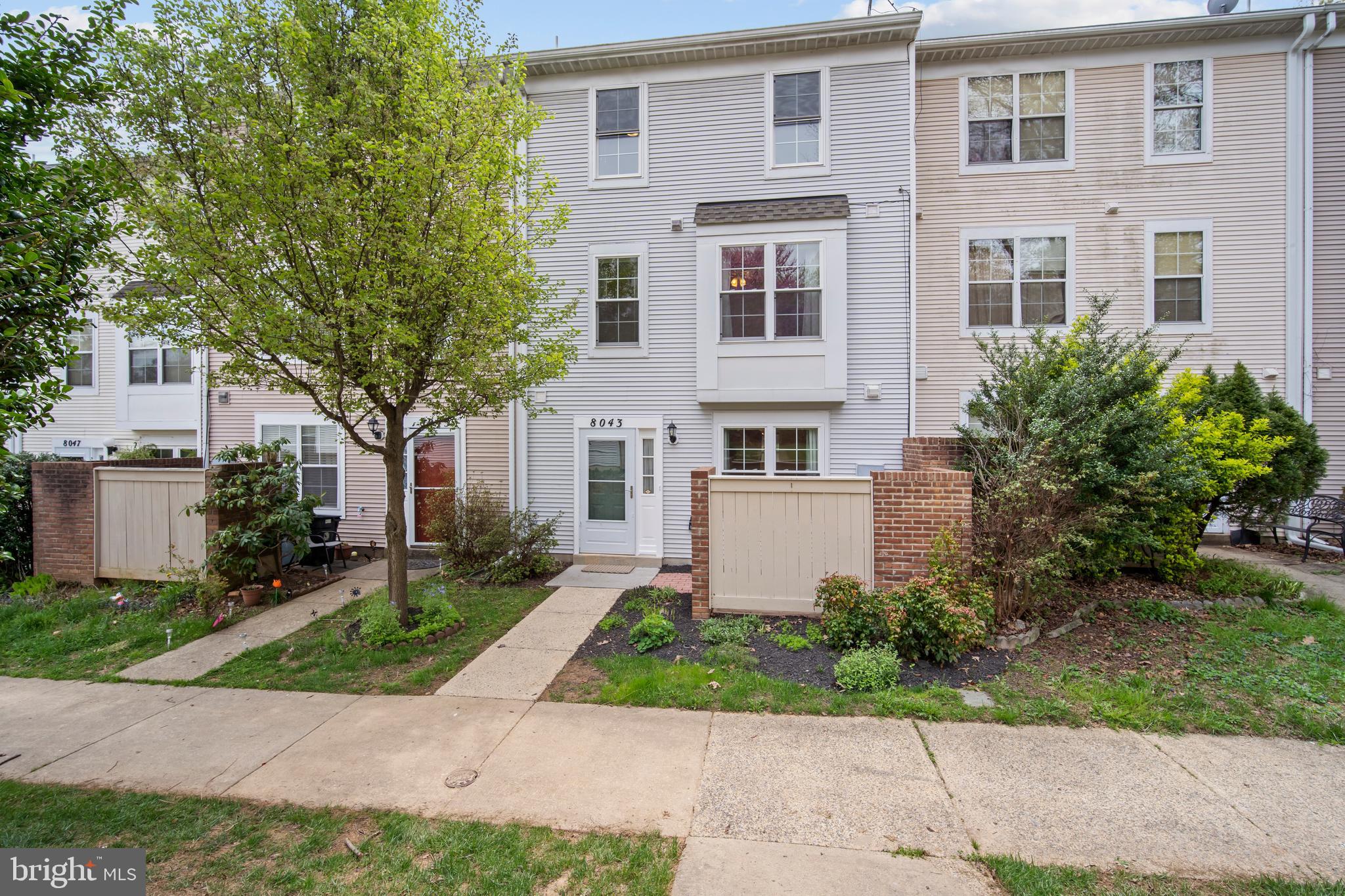 8043 Harbor Tree Way Gaithersburg, MD 20886 - Photo 2 of 23 Gallery Image 2