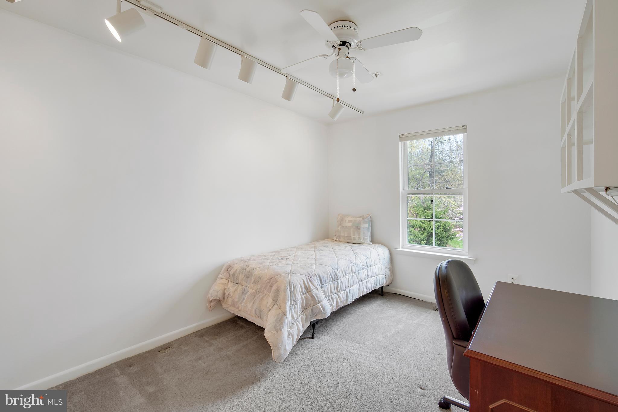 8043 Harbor Tree Way Gaithersburg, MD 20886 - Photo 18 of 23 Gallery Image 18