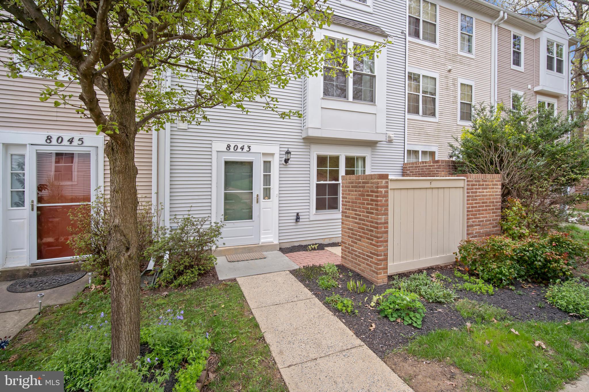 8043 Harbor Tree Way Gaithersburg, MD 20886 - Photo 3 of 23 Gallery Image 3