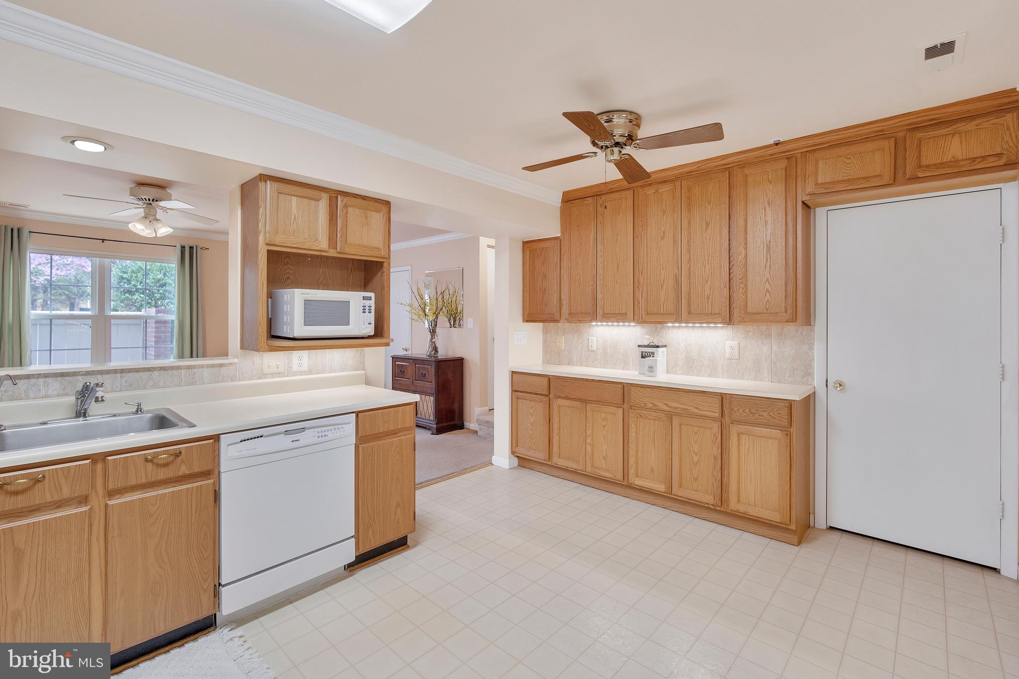 8043 Harbor Tree Way Gaithersburg, MD 20886 - Photo 9 of 23 Gallery Image 9
