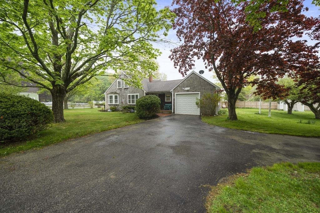 42 Old Barnstable Road Falmouth, MA 02536 - Photo 5 of 40