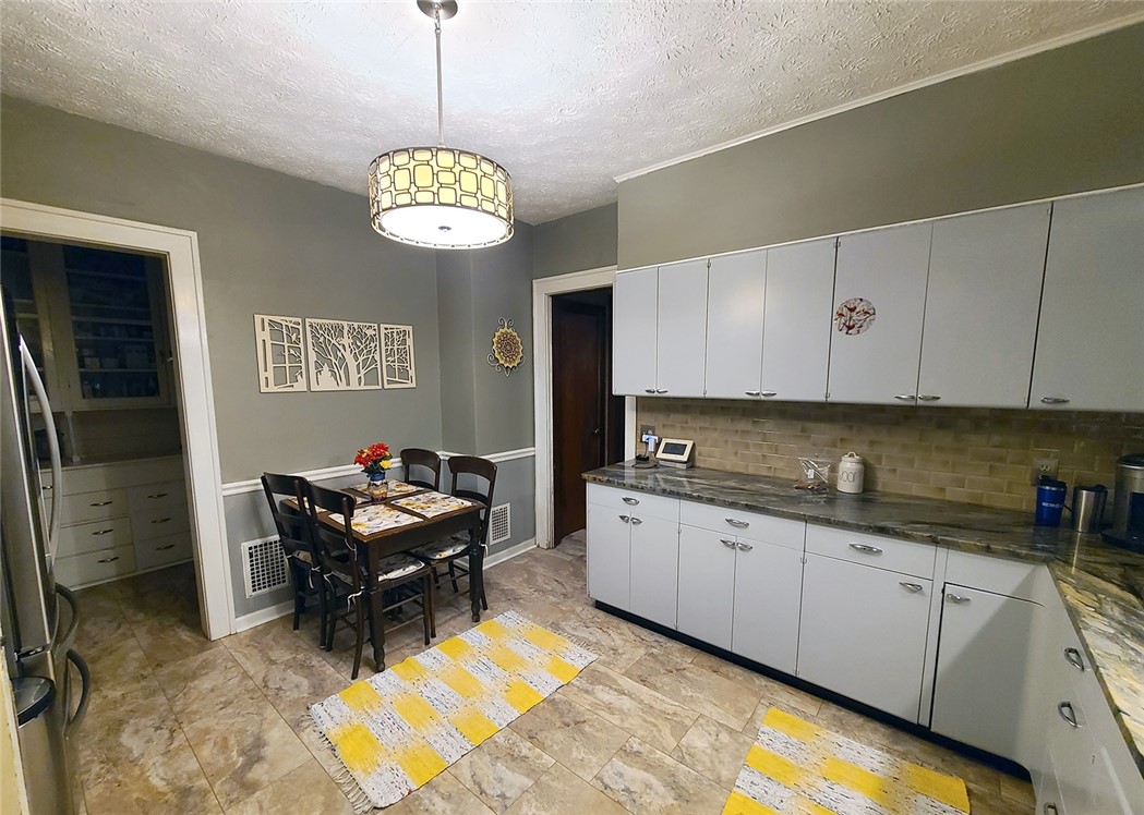 655 Beach Avenue Rochester, NY 14612 - Photo 11 of 41