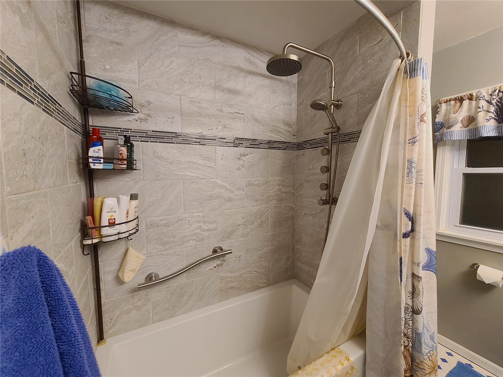 655 Beach Avenue Rochester, NY 14612 - Photo 30 of 41