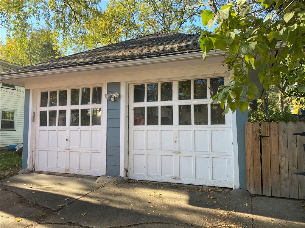 655 Beach Avenue Rochester, NY 14612 - Photo 6 of 41